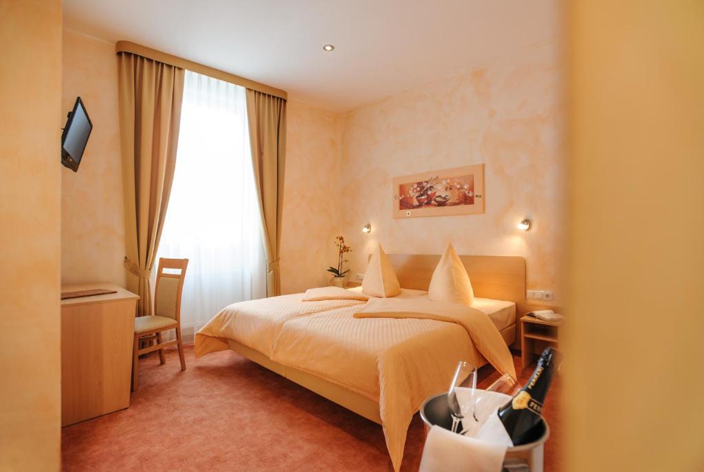 Hotel Mediterraneo Neustadt an der Weinstraße Quarto foto